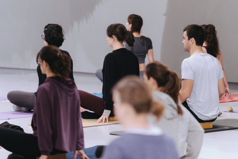 yoga no museu